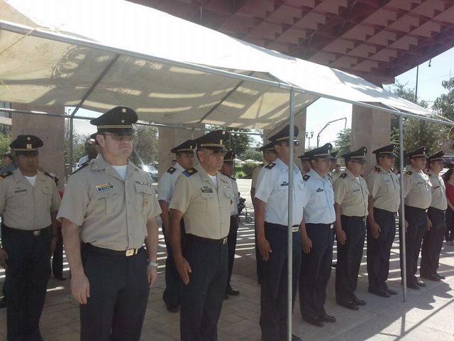 grupo de oficiales del ejercito